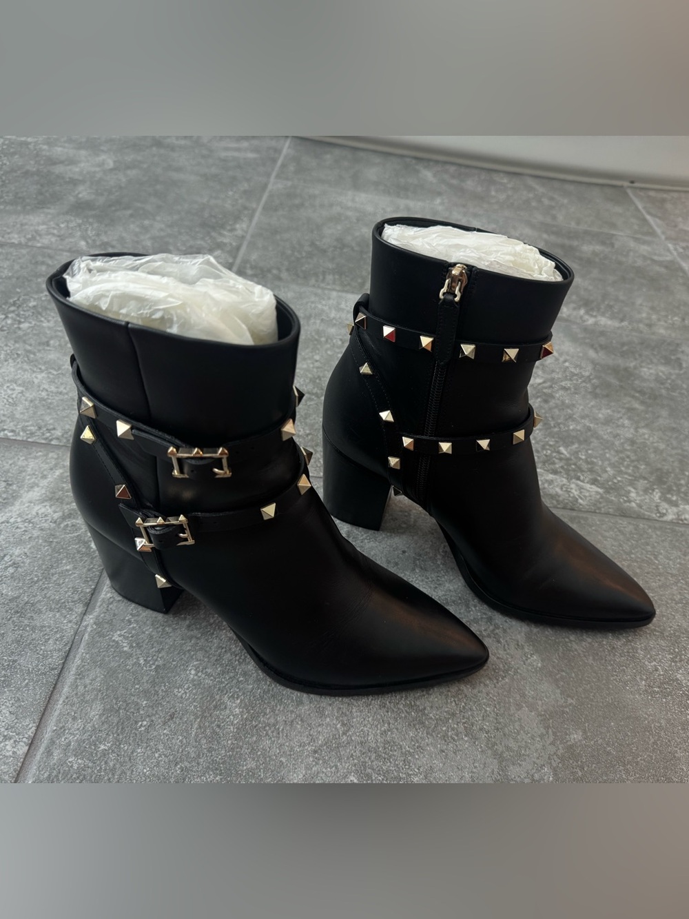 Valentino Garavani black leather pointy ankle boots with rockstud women’s 9 39